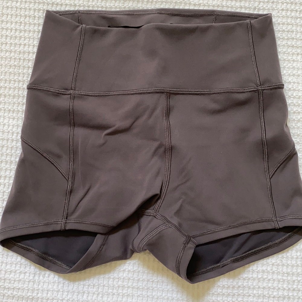 Lululemon in movement shorts 2.5” size 4